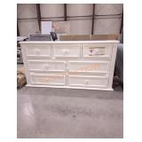 52"Wï¿½17"Dï¿½27"H White 7-Drawer Dresser