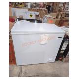 Magic Chef 35" x 20-1/2" x 35" White chest freezer