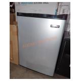 Magic Chef 2.6 cu ft Mini Fridge