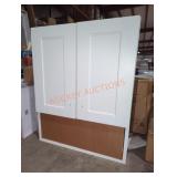 20.5"Wï¿½8"Dï¿½25.5"H White Cabinet