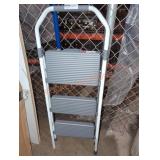 Folding 3-Step Ladder