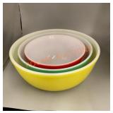 Vintage Pyrex nesting bowl set