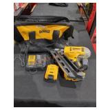 DeWalt 20V Paper-Tape Framing Nailer Kit