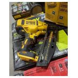 DeWalt 20v 16 ga angled finish nailer