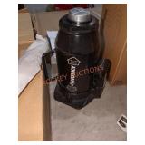 Husky 20-Ton Hydraulic Bottle Car Jack
