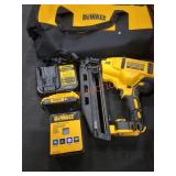 DeWalt 20v 16 Gauge Angled Finish Nailer Kit