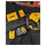 DeWalt 20v 18 GA Narrow Crown Stapler Kit