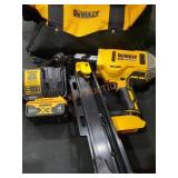 DeWalt 20v 21ï¿½ Plastic Collated Framing Nailer Kit