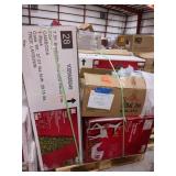 Miscellaneous Christmas Items Skid Lot