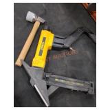 DeWalt 2-N-1 Flooring Tool