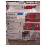 Miscellaneous Christmas Items Skid Lot