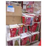 Miscellaneous Christmas Items Skid Lot