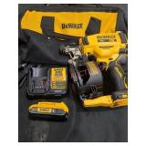 DeWalt 20v 15ï¿½ Coil Roofing Nailer Kit