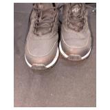 Sneakers size 8 1/2