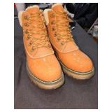 Boots size 9