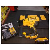 DEWALT 20V 18GA narrow crown stapler kit