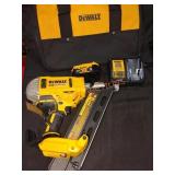DeWalt 30ï¿½ 20v Paper Tape Framing Nailer Kit