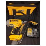 DeWalt 30ï¿½ 20v Paper Tape Framing Nailer Kit