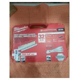 Milwaukee 3/8" metric ratchet and 32 sockets