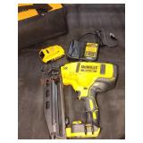 DeWalt 20V 16Ga Angled Finish Nailer