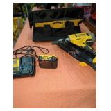 DeWalt 21ï¿½ Plastic Collated Framing Nailer Kit