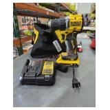 DeWalt 20v 1/2" cordless drill driver kit