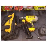 DeWalt 20V 21ï¿½ Plastic Collated Framing Nailer