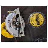 DeWalt 7-1/4" lightweight circular saw