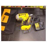 DeWalt 20V 30ï¿½ Paper Tape Framing Nailer