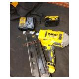 DEWALT 20V 30ï¿½ Paper Collated Framing Nailer
