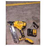 DeWalt 20V 15GA Angled Finish Nailer Kit
