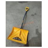 True Temper 18" snow shovel