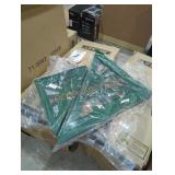 4 plastic triangle sunburst green