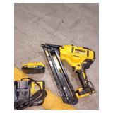 DeWalt 20V 15Ga Angled Finish Nailer Kit