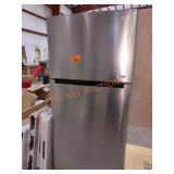 Vissani 18 cu. ft. Top Freezer Refrigerator