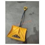 True Temper 18" snow shovel