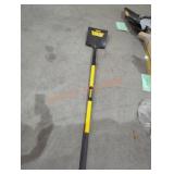 1 DeWalt 47" fiberglass handle transfer shovel