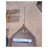Suncast 26" Rake