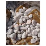 MSI White Landscape Piedra Pebbles Skid Lot