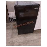 Magic Chef 4.4Cu.ft. Mini Refrigerator w Freezer