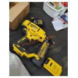 DeWalt 20v max 18 ga brad nailer kit