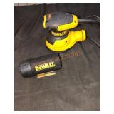 DeWalt Corded 5" Random Orbit Sander Kit