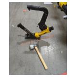 DeWalt 2-N-1 Flooring Tool