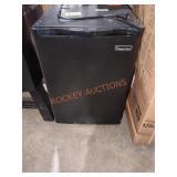 Magic Chef  2.6 cu. ft. Mini Fridge, without