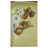Vintage brooch lot