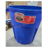 1 Rubbermaid roughneck 32 gal blue trash can