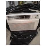 LG 10,000BTU Air Conditioner w Remote
