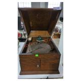Antique victrola Victor talking machine