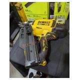 DeWalt 20v  30ï¿½ paper collated framing nailer