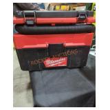 Milwaukee M18 packout 2.5 gal wet/dry Vacuum